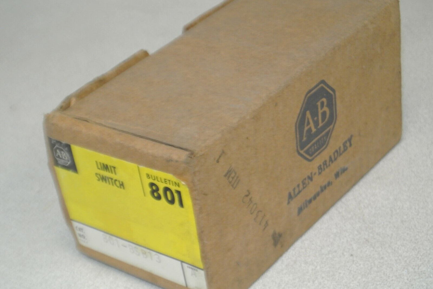 ALLEN-BRADLEY 801-BSB13 Ser. A / LIMIT SWITCH / 600V AC-DC / NEW SURPLUS