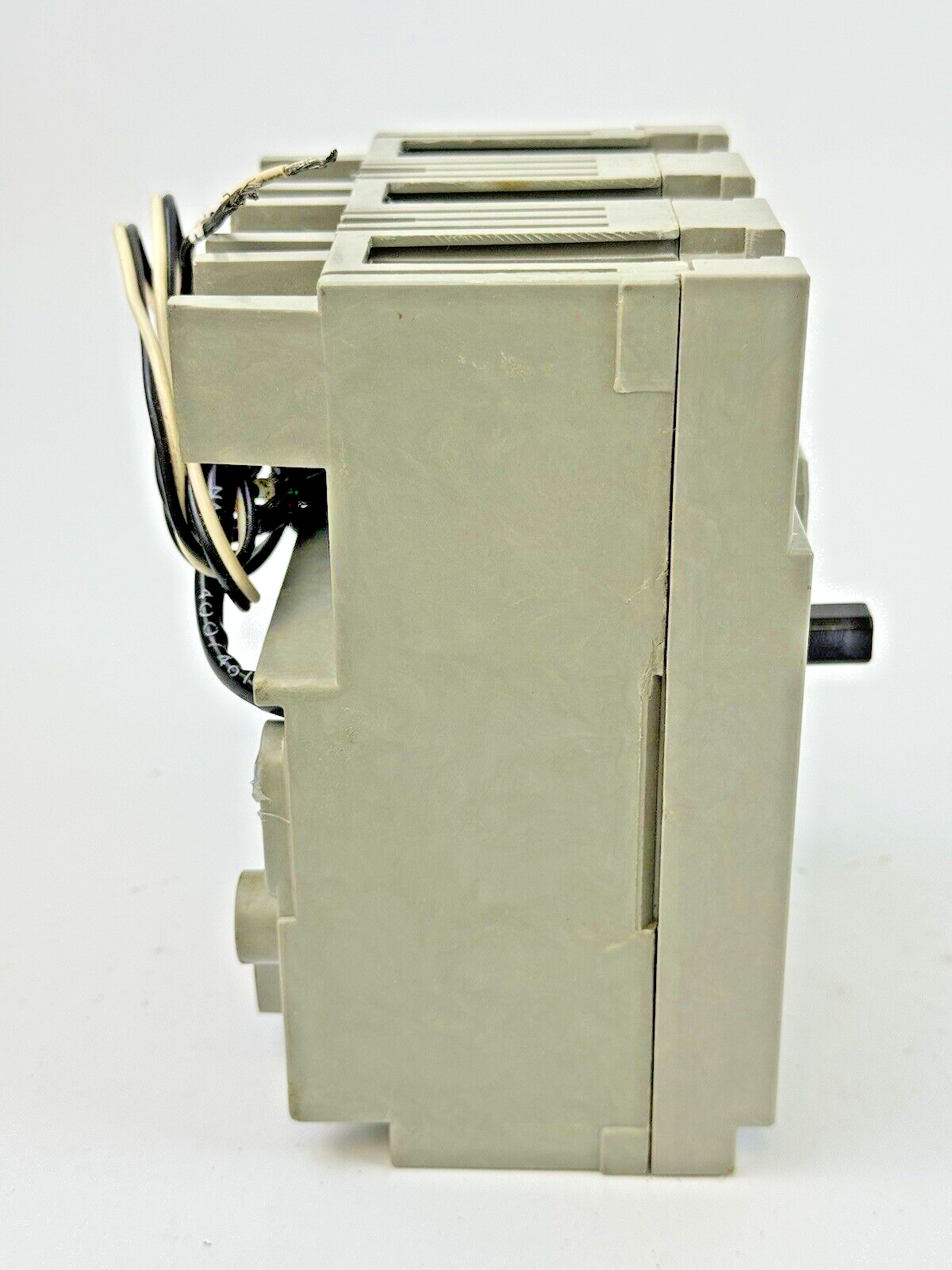 GOULD - HE3M040 - CIRCUIT BREAKER - 40A/3 POLE/600VAC & S01EE4R3 SHUNT TRIP