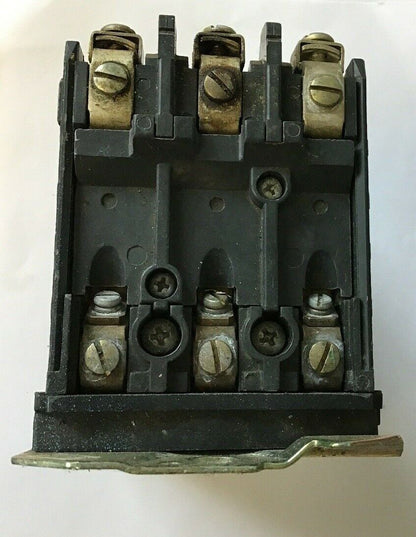 ALLEN BRADLEY 509-B0D SIZE 1 STARTER 600VAC 27AMP 10HP W26 HEATERS 120V COIL