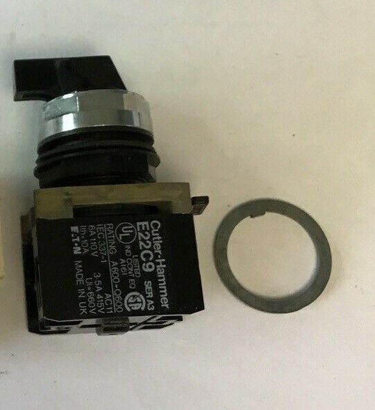 CUTLER HAMMER E22VBM3H SELECTOR SWITCH 3POS 6A 110V
