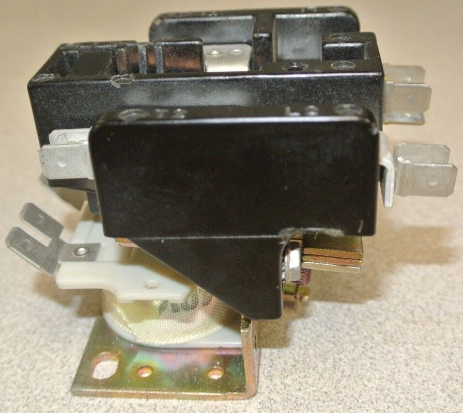GENERAL ELECTRIC 3ARR28U2 CONTACTOR 6X572 / 240V COIL / 277-600V / NEW SURPLUS