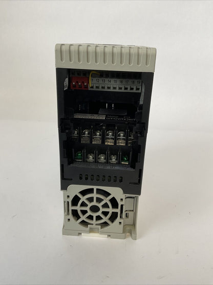 ALLEN BRADLEY 25B-D2P3N104 AC DRIVE SER A FRN 5.002 OUTPUT 0-460VAC INPUT