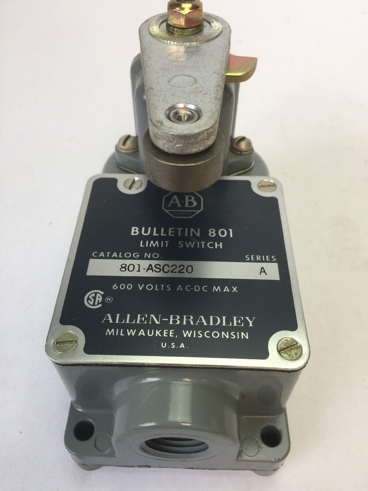 ALLEN BRADLEY 801-ASC220 LIMIT SWITCH ROLLER LEVER 600V AC/DC 1 N.O.-1 N.C. CONT