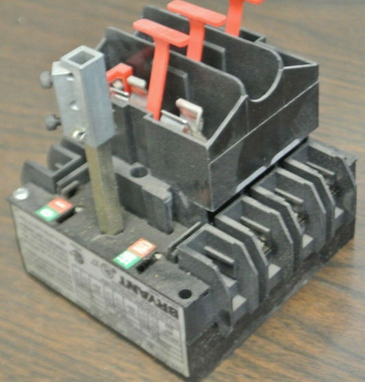 BRYANT 67FSC30 FUSED DISCONNECT SWITCH / 30A / 3-POLE / 600VAC / NEW SURPLUS