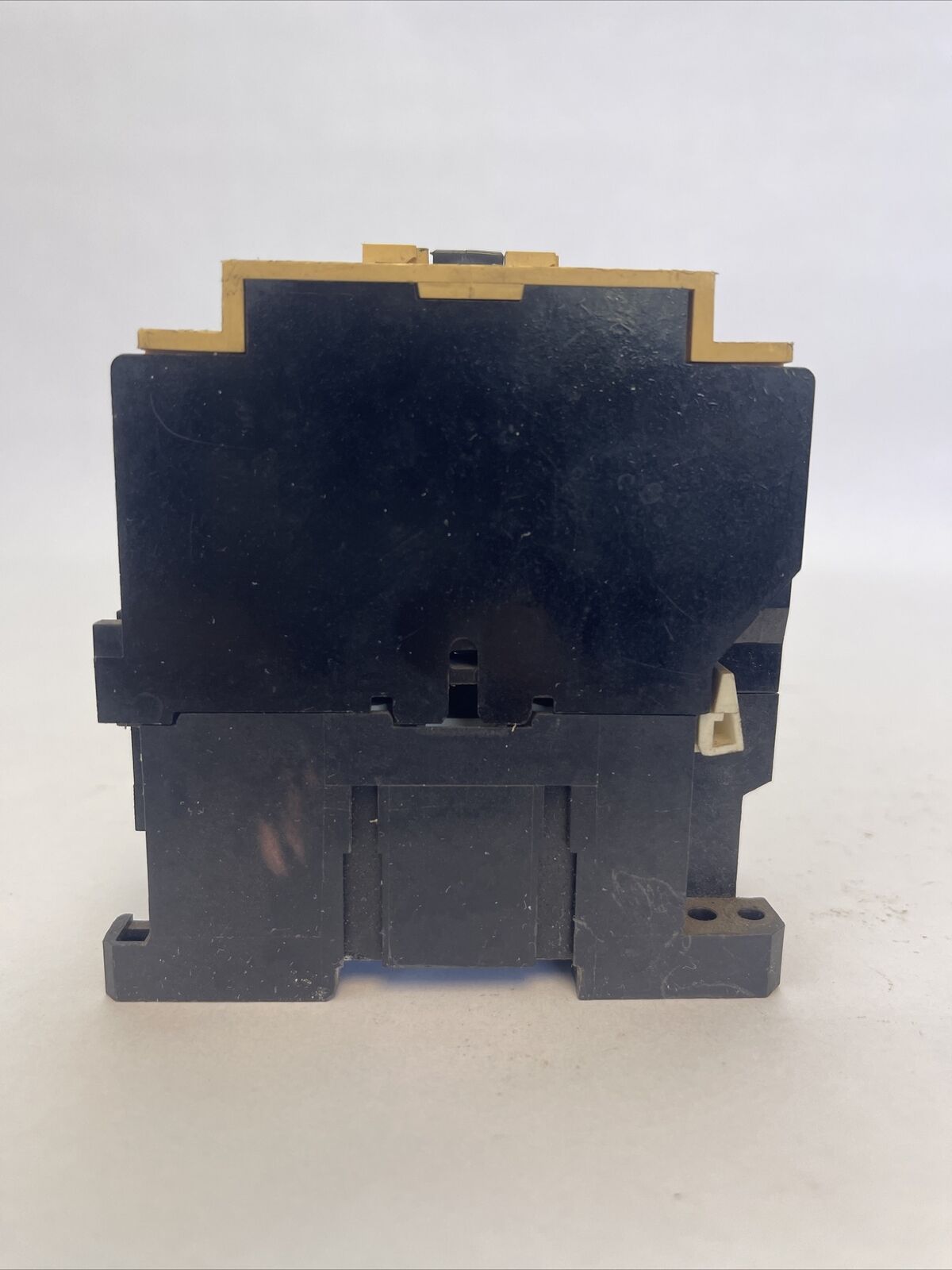 ALLEN BRADLEY 100-A30N*3 CONTACTOR SER B 30A 600VAC COIL HU473 120/110V 60/50HZ