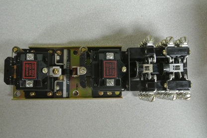 ALLEN-BRADLEY 700-BXL840A1 - AC RELAY TYPE BXL - 110/120V, 8-POLE - NEW SURPLUS