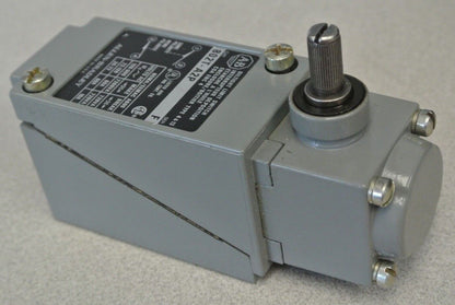 ALLEN-BRADLEY 802T-A2P Ser. F / OILTIGHT PLUG-IN LIMIT SWITCH / NEW SURPLUS