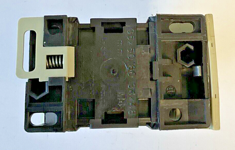 TELEMECANIQUE SQUARE D LC1D1801, LADN11, LA4DA1E CONTACTOR LC3D320B70SB261