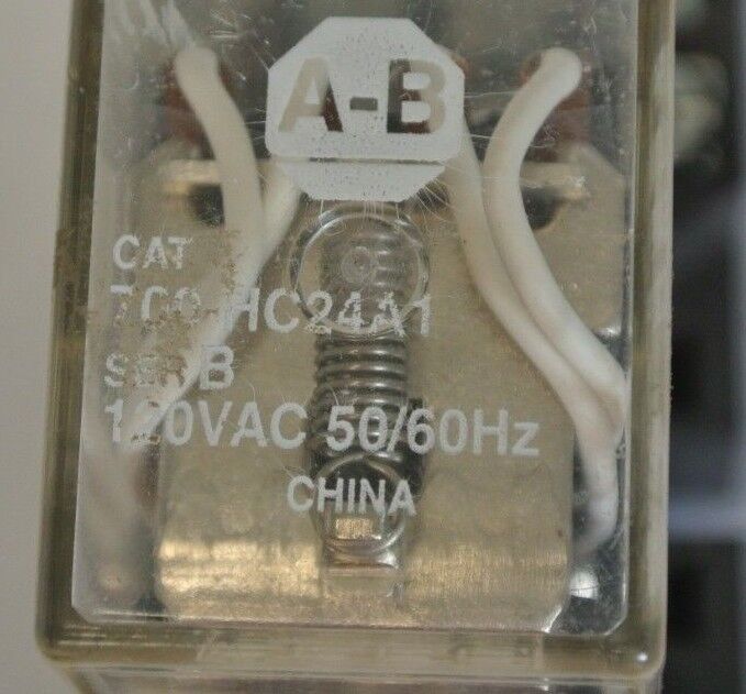 ALLEN-BRADLEY 700HC24A1 RELAY 120VAC, 5A, 1/6HP + 700-HN128 BASE