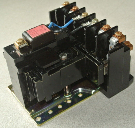 ALLEN-BRADLEY 700-BRM400A1 AC RELAY - 110/120V NEMA OPEN - 4 N.O. - NEW SURPLUS