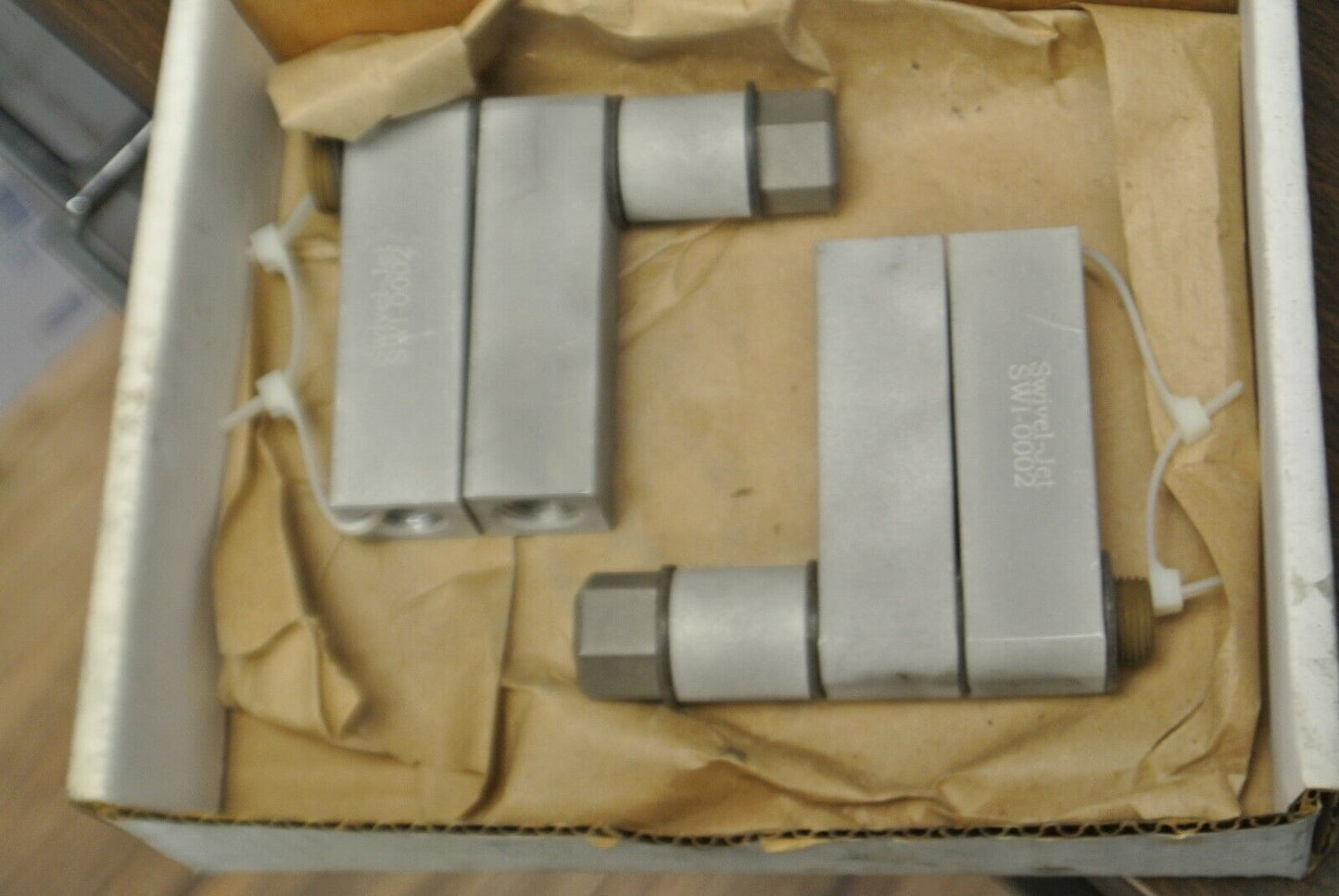 LOT of 2 / SWIVELJET SWI-0002 / SW1136 / 3-PLACE MANIFOLD / 3/8" NPT NEW SURPLUS