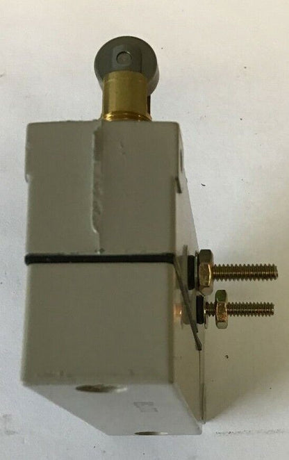 OMRON ZE-Q21-2S LIMIT SWITCH 250VDC 480VAC 15A 1/2HP