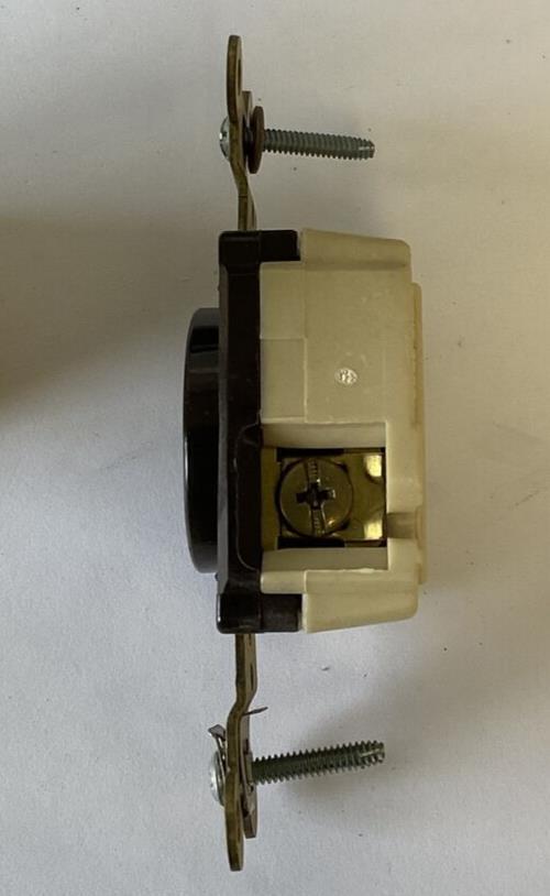 HUBBELL SINGLE RECEPTACLE 2POLE 3 WIRE 15A 125V