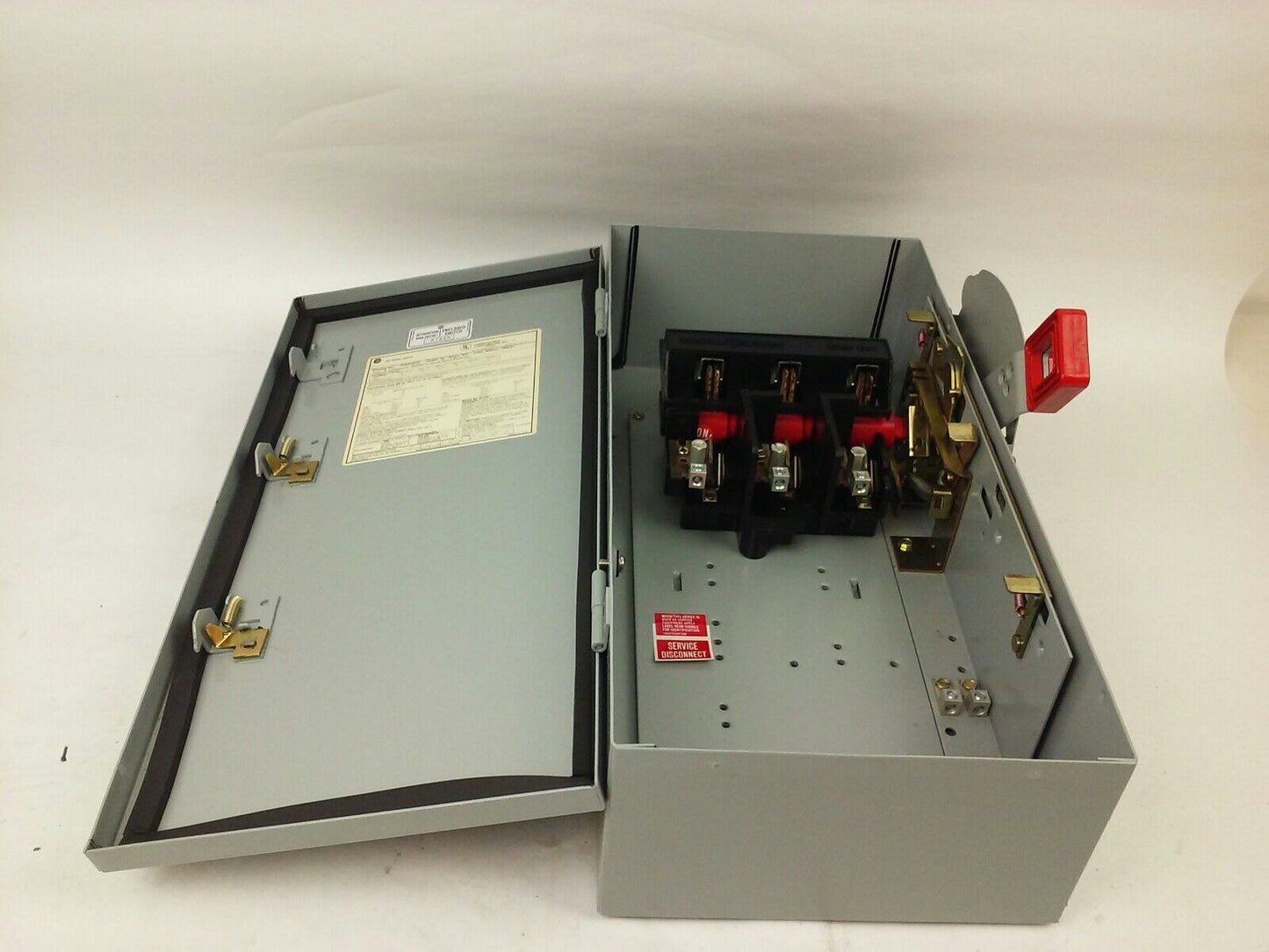 GE THN3361M, SAFETY SWITCH, 30A, 600VAC/250DC, TYPE 1/5/12 ENCLOSURE, MAX H.P.30
