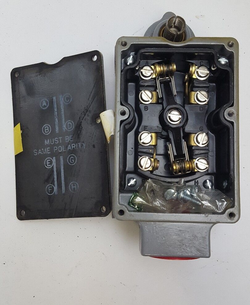 New Namco Controls EA170 15100 Snap-Lock Limit Switch