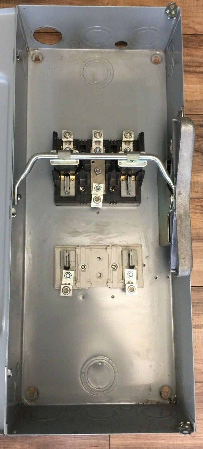 SIEMENS ITE JN324 VACU-BREAK SWITCH WITH CLAMPMATIC CONTACTS SER S 200A 240VAC