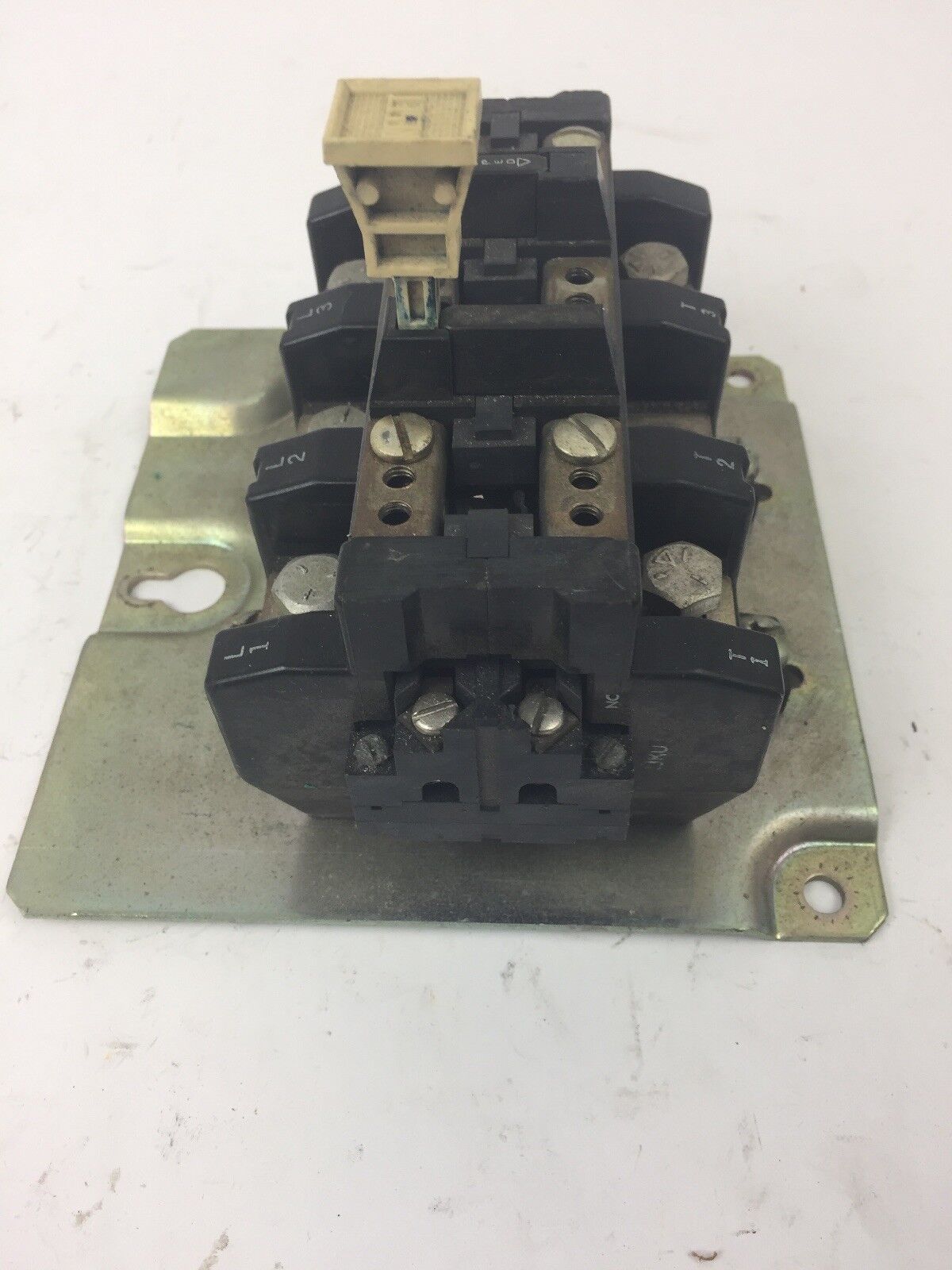 ALLEN BRADELY 592-D0V16 OVERLOAD RELAY SER A 120-600VAC