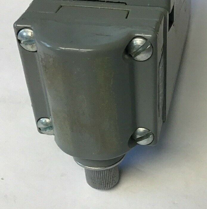 SQUARE D CLASS 9007 B62NC2 SER.B LIMIT SWITCH