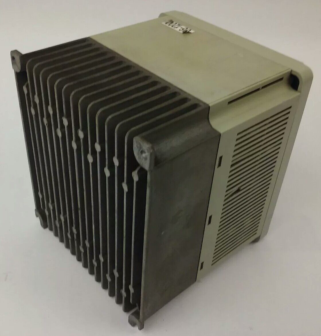 ALLEN BRADLEY 1305-BA03A SER. C, AC DRIVE, INPUT: 380/460V, 2.2A, 50/60HZ,1800VA