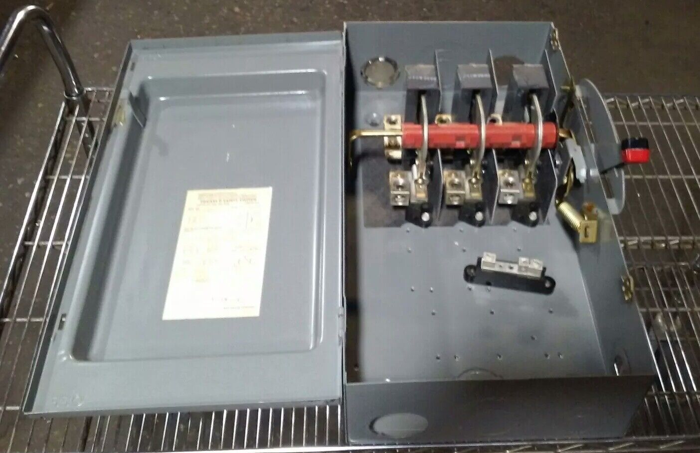 SQ. D HU364, SER. D2, SAFETY SWITCH, 200A, 600VAC/250DC, 3PH, MAX H.P. 150, USED