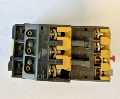 ALLEN BRADLEY 100-A09ND3 CONTACTOR SER B 600VAC 9A W/ 193-BSB60 RELAY 4-6A SER.B