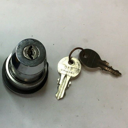 SQUARE D 9001 TS1K1 KEYED SELECTOR SWITCH W/D13 KEYS