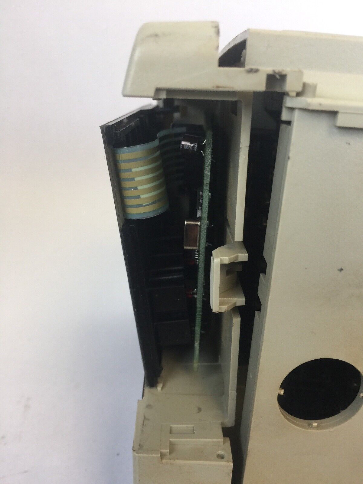 ALLEN BRADLEY 1305-BA06A AC DRIVE INPUT 380-460V 5.8A OUTPUT 380-460V 6.0A 3 HP