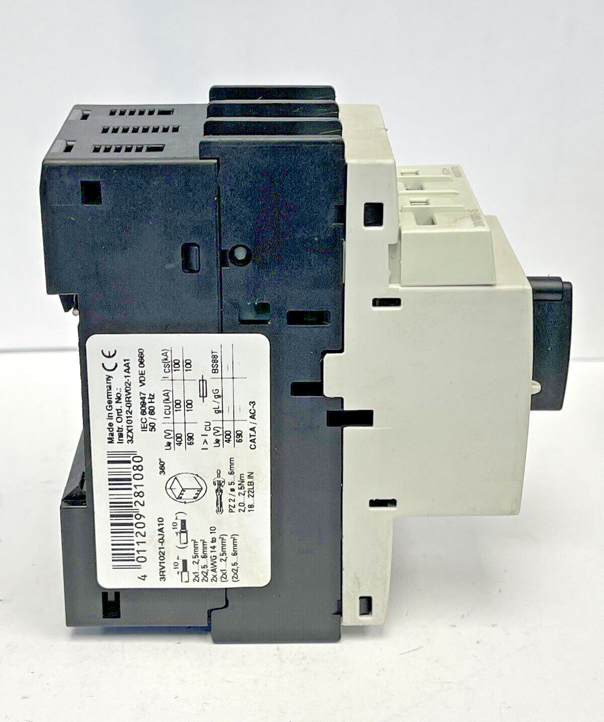 SIEMENS - 3RV1021-0JA10 & 3RV1901-1E - CIRCUIT BREAKER W/  SWITCH TRANSVERSE