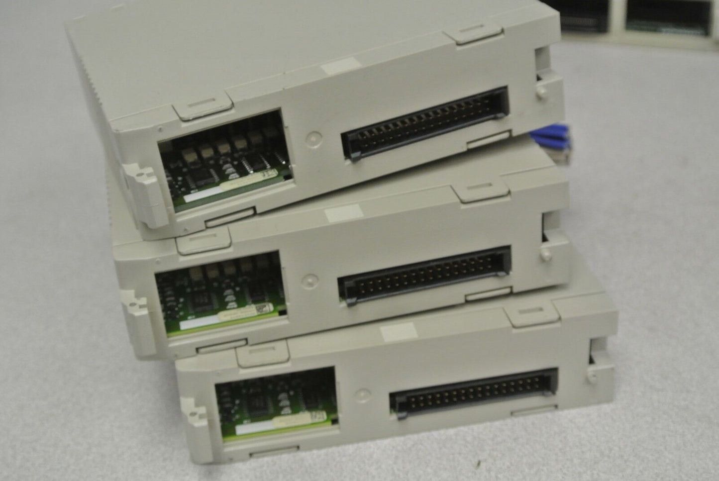 LOT of 3 / OMRON C200H-OD21A OUTPUT UNIT / 24VDC, 1.0A/POINT / FOR PARTS