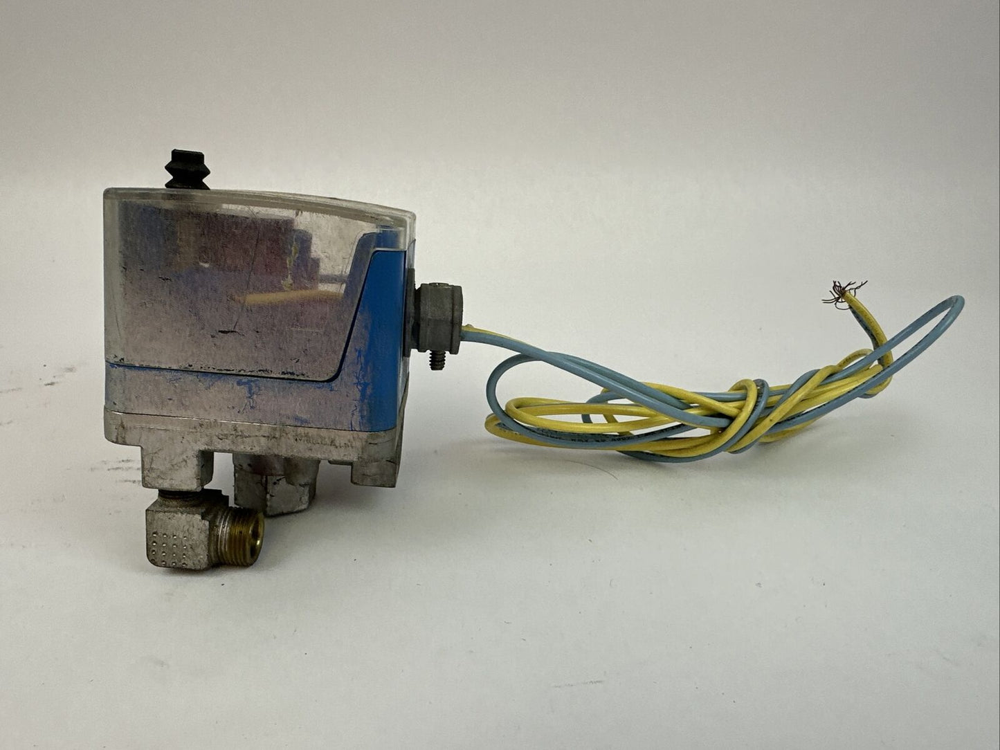 HONEYWELL C6097B GAS PRESSURE VALVE Pmax = 5.0PSI
