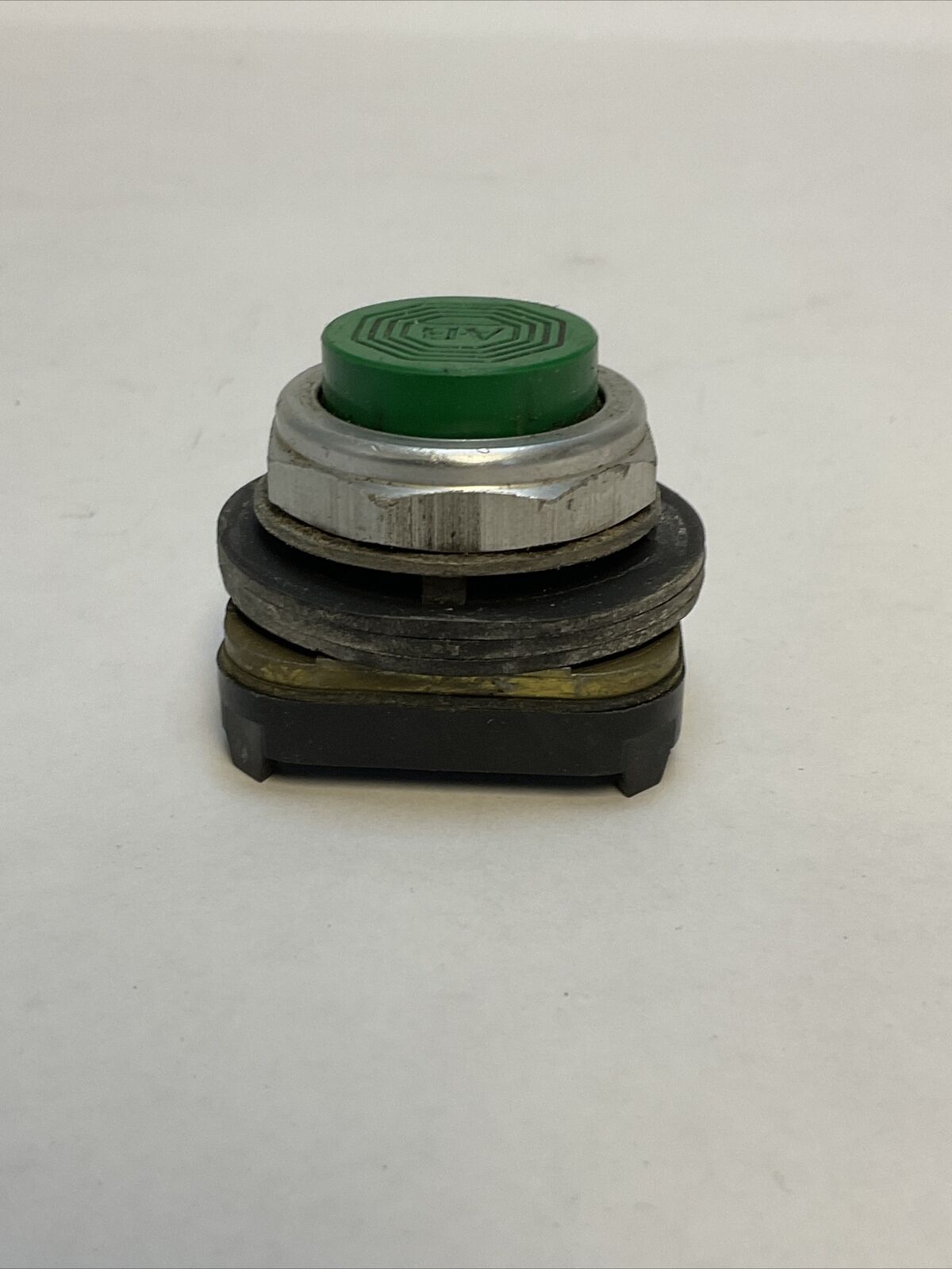ALLEN BRADLEY 800T-B SER T GREEN PUSH BUTTON TYPE 4, 13 (LOT OF 3)