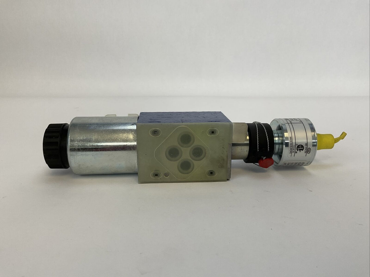 REXROTH R900910413 SOLENOID VALVE R900174537 24VDC