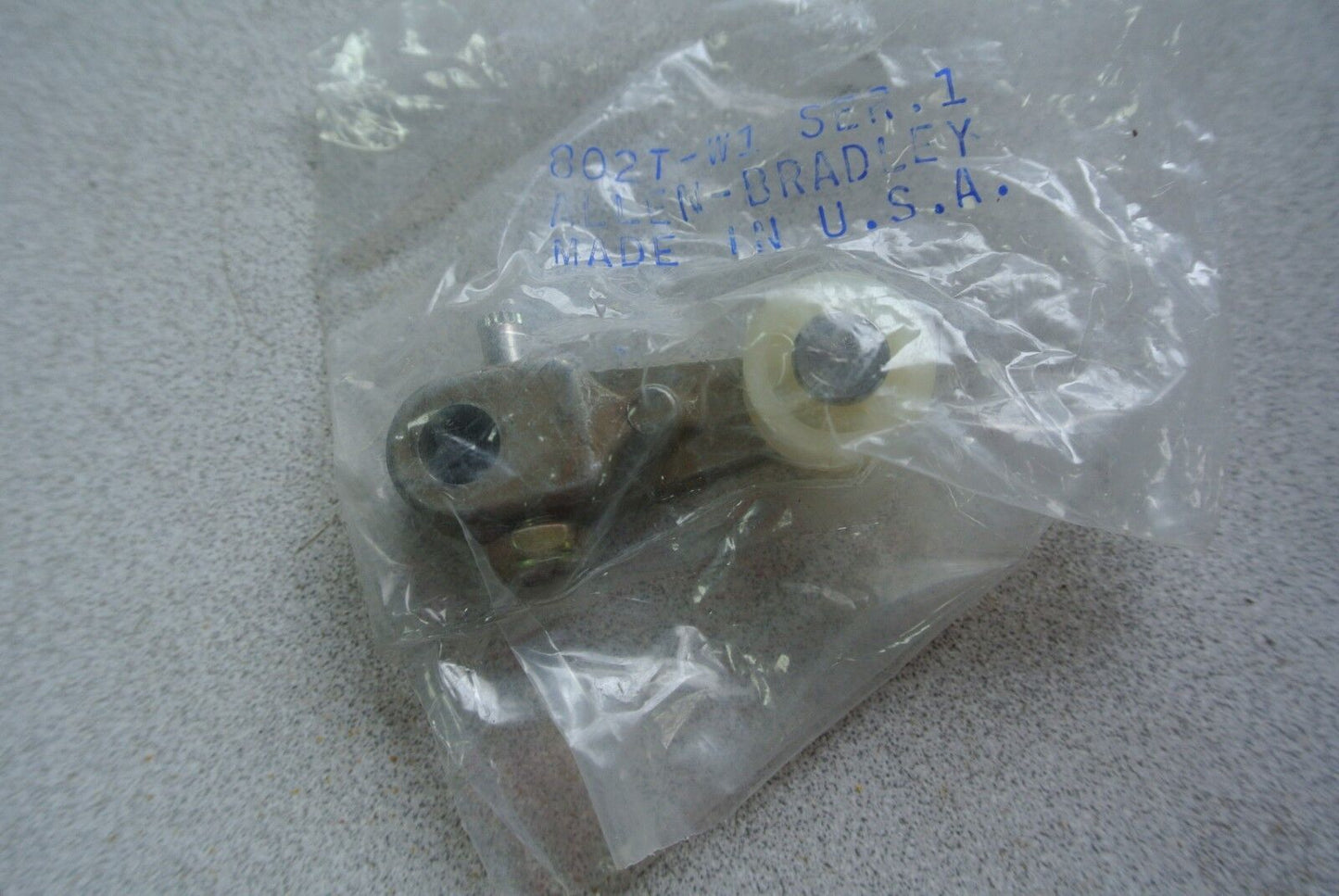 ALLEN-BRADLEY 802T-W1 OPERATING LEVER 3/4"DIAMETER x 9/32"WIDE ROLLER - EACH
