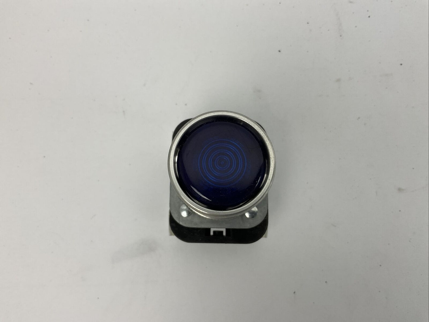 ALLEN BRADLEY 800T-QA24BD1 SER T  24V BLUE LENS ILLUMINATED TYPE 4,13