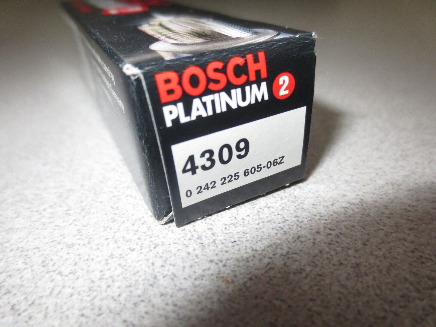 BOSCH 4309 / 0 242 225 605 PLATINUM 2 SPARK PLUGS - NEW SURPLUS, PACK of 4