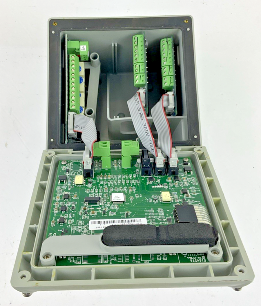 ROSEMOUNT 1056 DUAL INPUT ANALYZER  265VAC 63HZ 15W