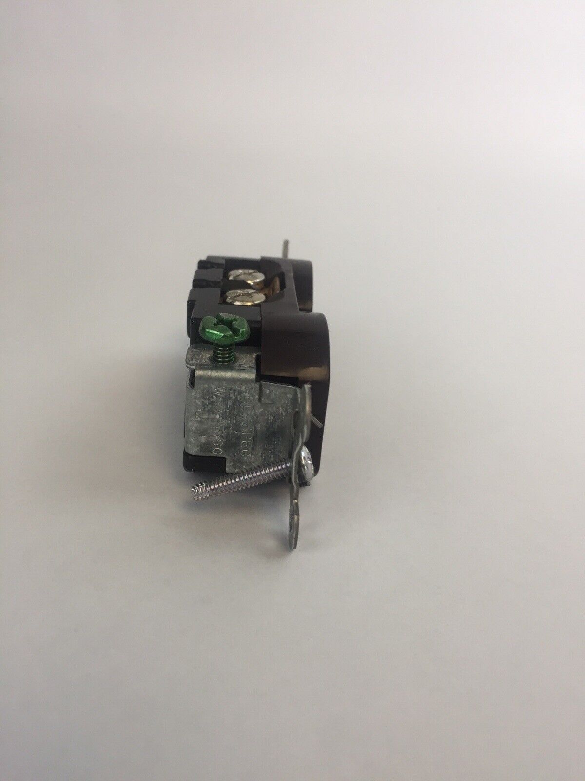 HUBBELL CR5252 15A 125V 2POLE 3 WIRE GROUNDING SMOOTH FACE BROWN (LOT OF 8)
