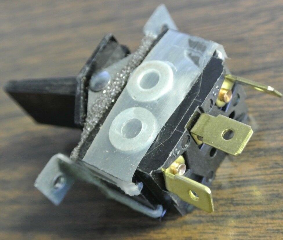 CUTLER-HAMMER 8941K476 - TOGGLE SWITCH, 3-POSITION, CENTER OFF - NEW SURPLUS