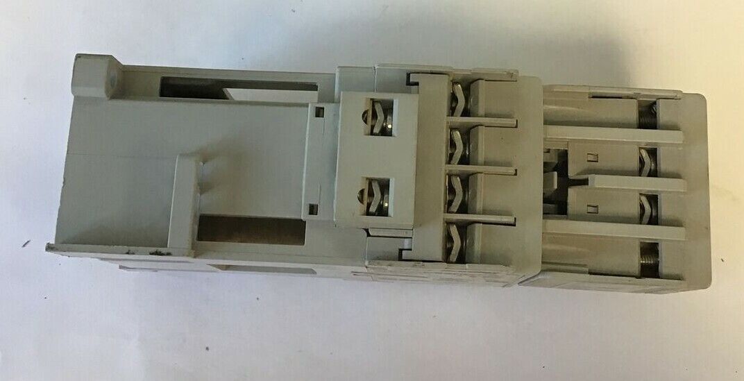 ALLEN BRADLEY 700-CF220D* SER.A CONTACTOR W/ 100-F SER.B 600VAC 25A 3PHASE