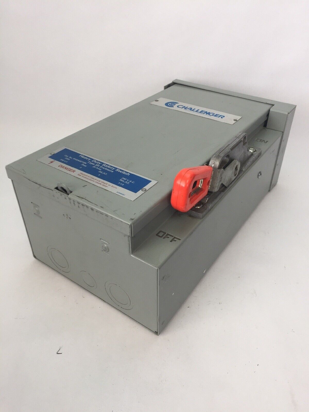 CHALLENGER RHDN321SN HEAVY DUTY SAFETY SWITCH 240VAC 30AMP 3PH 7-1/2HP RAINPROOF