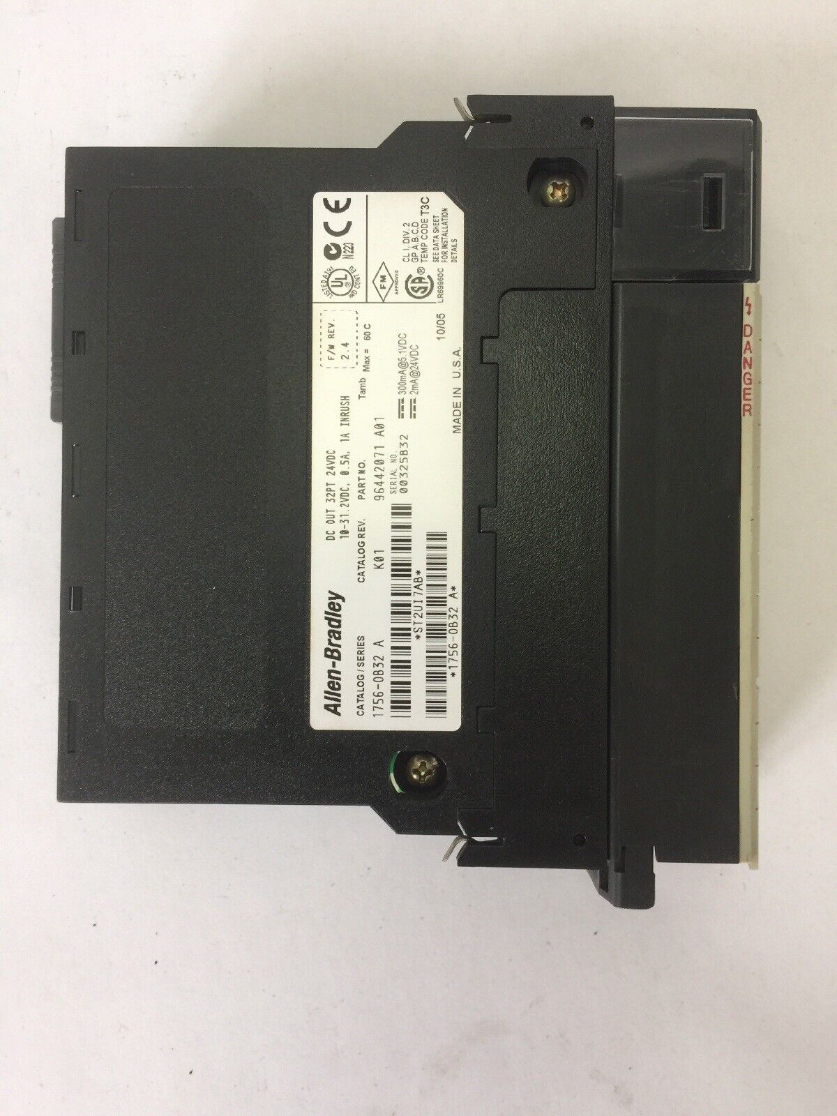 ALLEN BRADLEY 1756-0B32 DC OUTPUT SER A  REV K01 DC OUT 32PT 24VDC