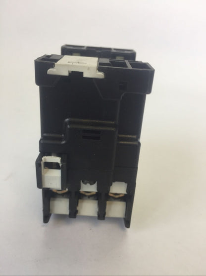 KLOCKNER MOELLER STARTER DIL 0M CONTACTOR 3POLE 250VDC 35A 15HP COIL 240V 60HZ