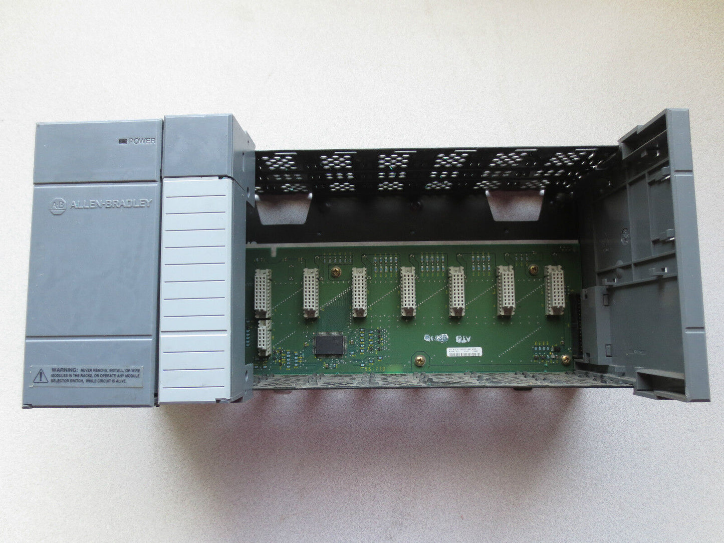 ALLEN-BRADLEY 1746-P1 POWER SUPPLY in 1746-A7 CHASSIS / RACK
