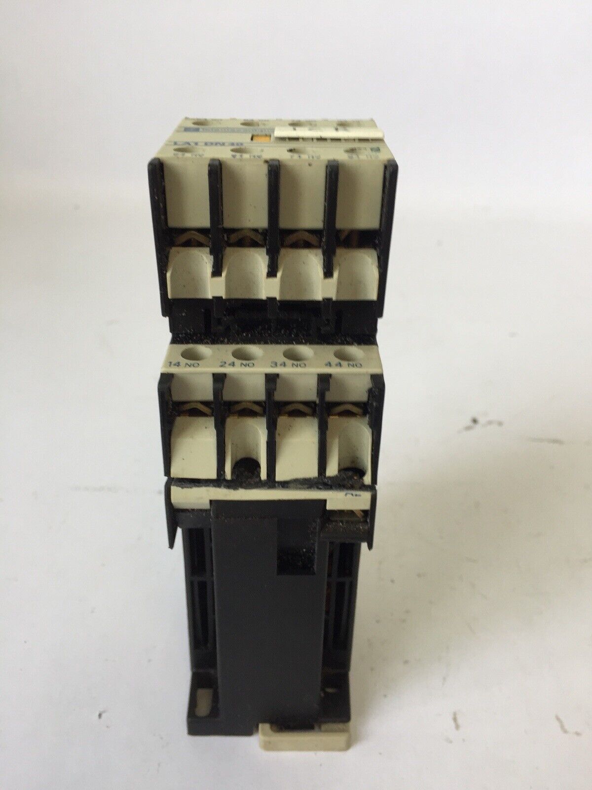 TELEMECANIQUE CA3DN40 CONTACTOR 600VAC  COIL 24V WITH LA1DN40 AUXILIARY CONTACT