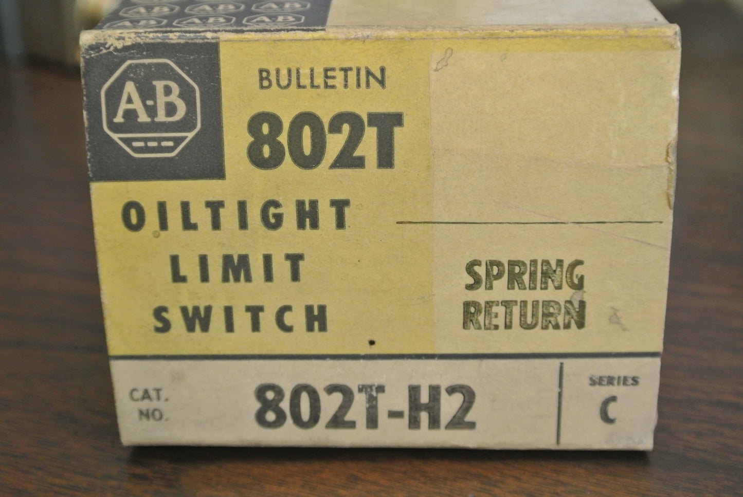 ALLEN-BRADLEY 802T-H2 / OILTIGHT LIMIT SWITCH / SPRING RETURN / NEW SURPLUS