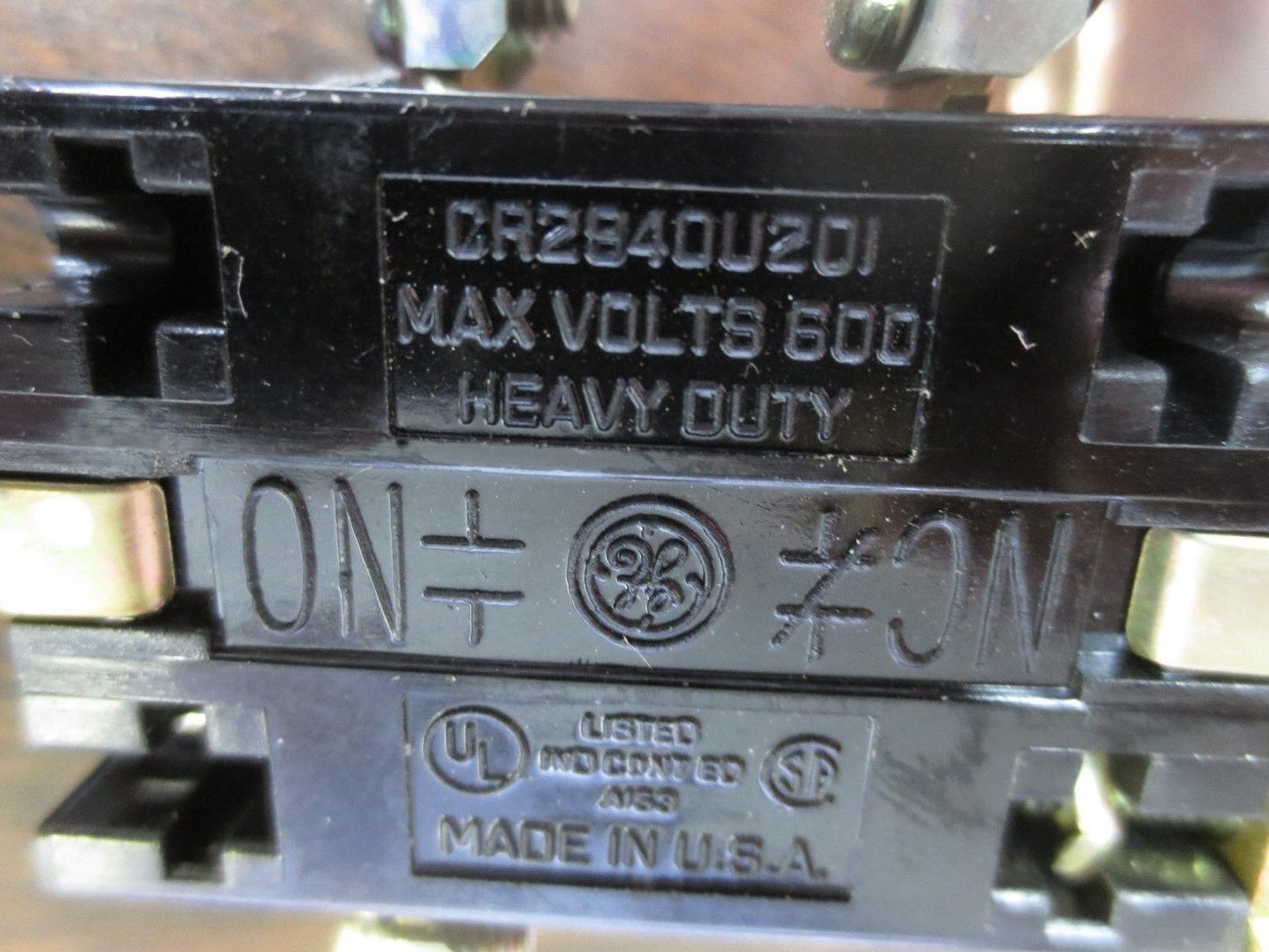 GENERAL ELECTRIC CR2940U202 HEAVY-DUTY OILTIGHT CONTACT BLOCK - NEW SURPLUS