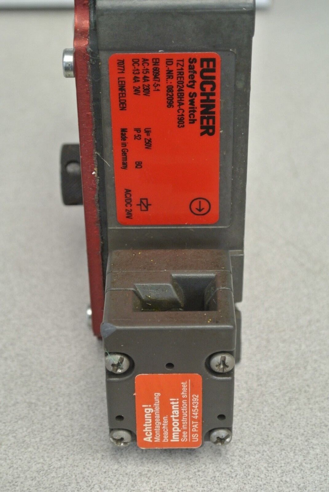 EUCHNER TZ1RE024BHA-C1903 SOLENOID LOCKING SAFETY INTERLOCK SWITCH / 24VAC/DC /