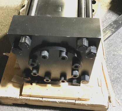 PARKER 16.00JJ3HK HYDRAULIC CYLINDER BORE 18 1/2" STROKE 25" PISTON DIAMETER 18"