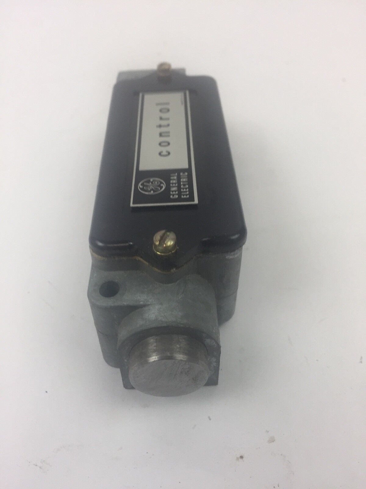 GE CR9440D2DF CONTROL LIMIT SWITCH 600 MAX VOLTS 2 1 NO - 1 NC