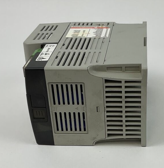 ALLEN BRADLEY 22D-D2P3N104 POWERFLEX 40P 3PHASE 3.2A FRN:2.01  SER.A 1HP
